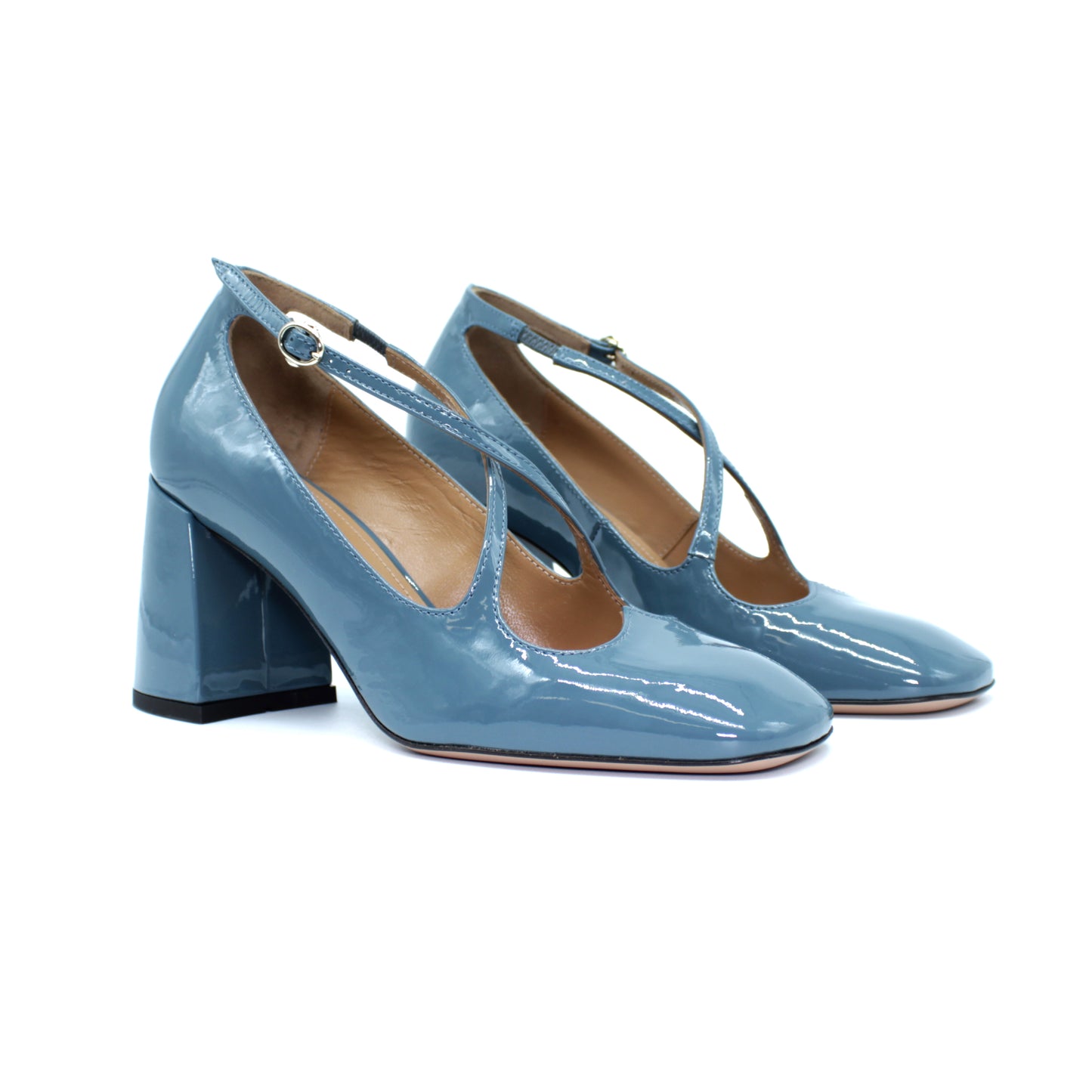 Pump Two for Love in lake-colored patent leather