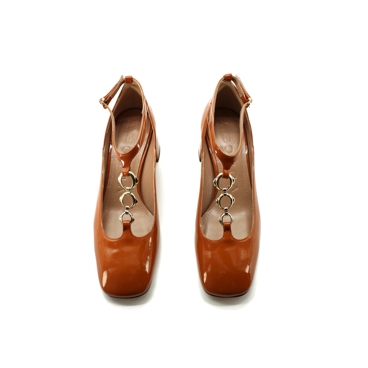 T-strap in vernice color cotto