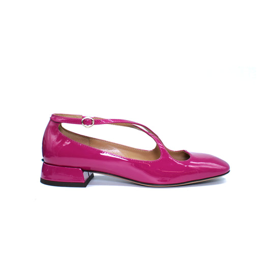 Pump Two for Love in cyclamen-colored patent leather