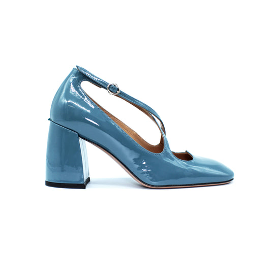Pump Two for Love in lake-colored patent leather
