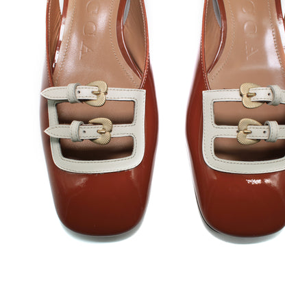 Sling back in two-tone leather/chalk patent leather