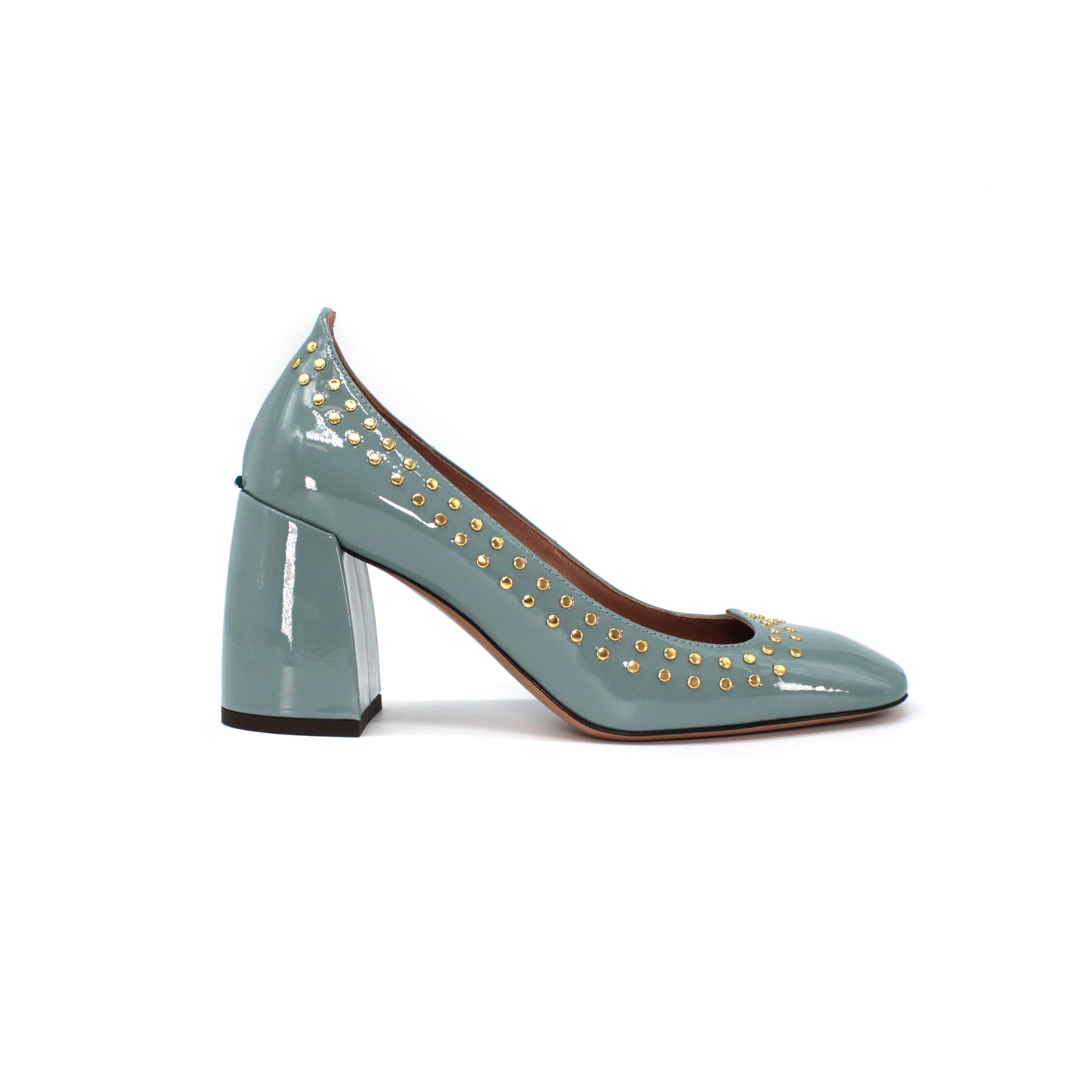 Pump in eucalyptus-coloured patent leather