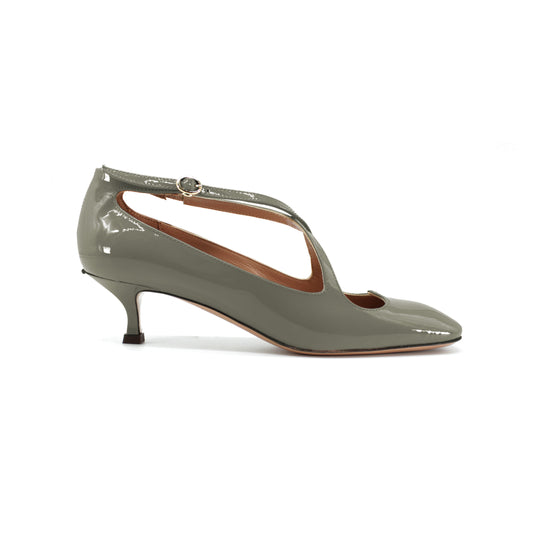 Two for Love "kitten heel" in cement-colored patent leather